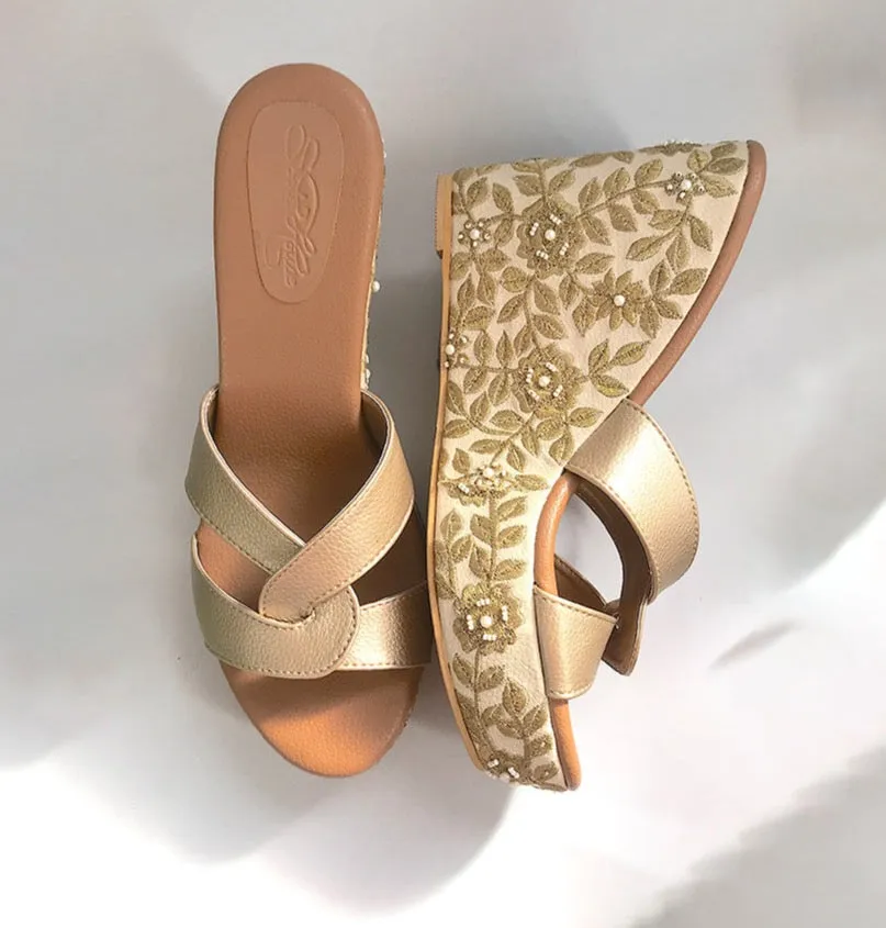 Barqoue Crème And Gold Wedges