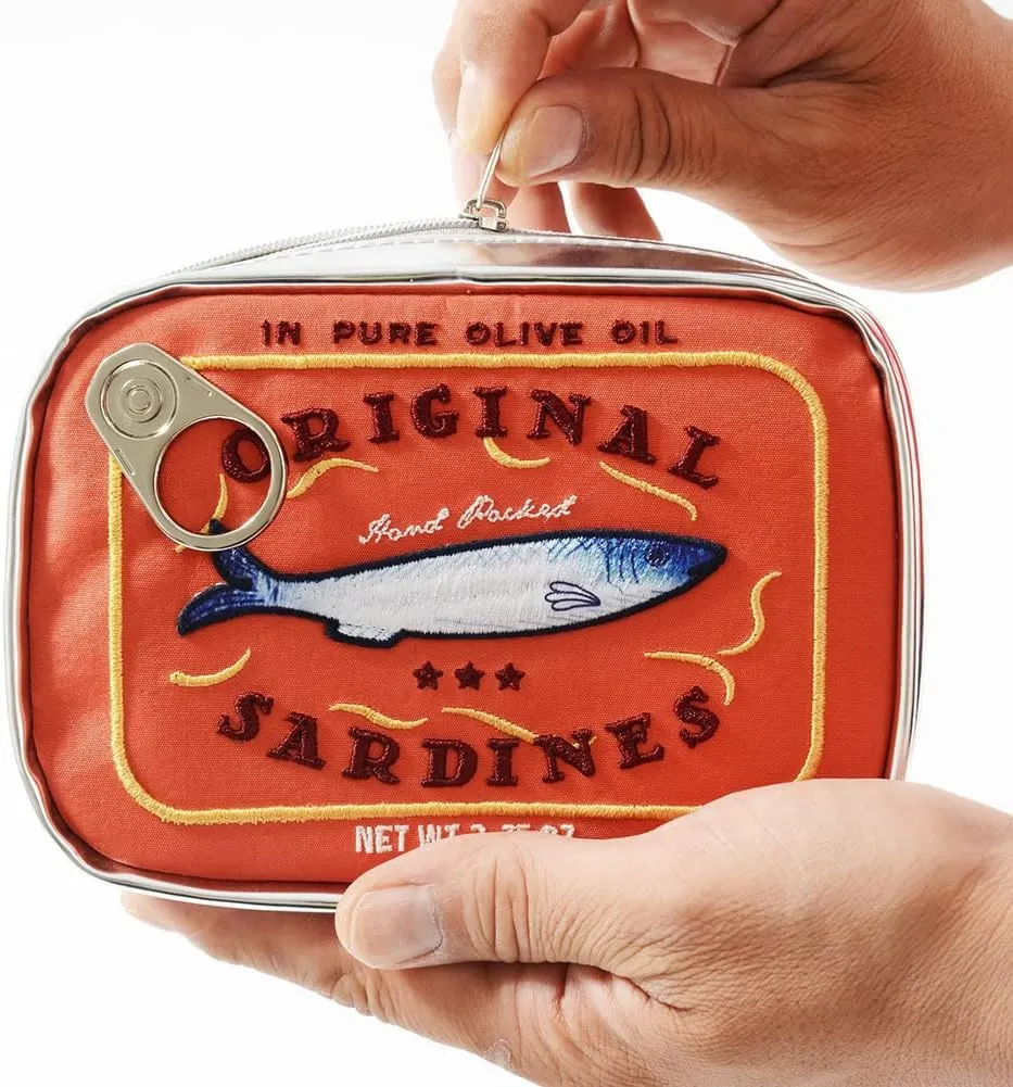 Cessfle Canned Sardines Makeup Bag, Funny Sardine Tin Fish Cosmetic Bag, Creative Cute Makeup Bag Kawaii Pencil Case Pouch, Coquette Make up Pouch for Women
