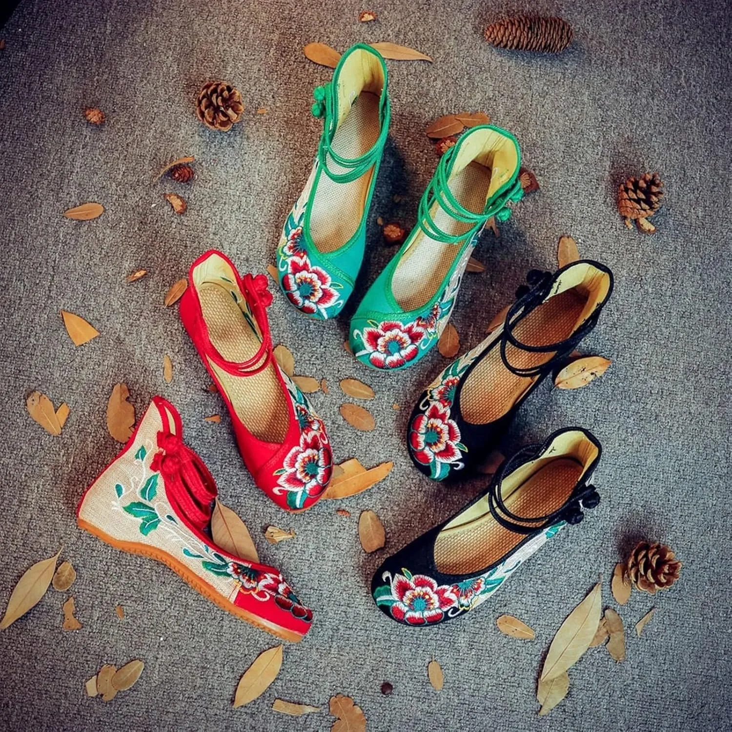 Chinese Traditional Floral Embroidered Shoes for Women Ethnic Style Round Toe Ankle Strap Canvas Sandals Handmade Mary Jane Flat Dress Loafers