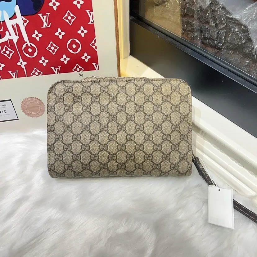 Gucci GG Supreme Beige Clutch Bag
