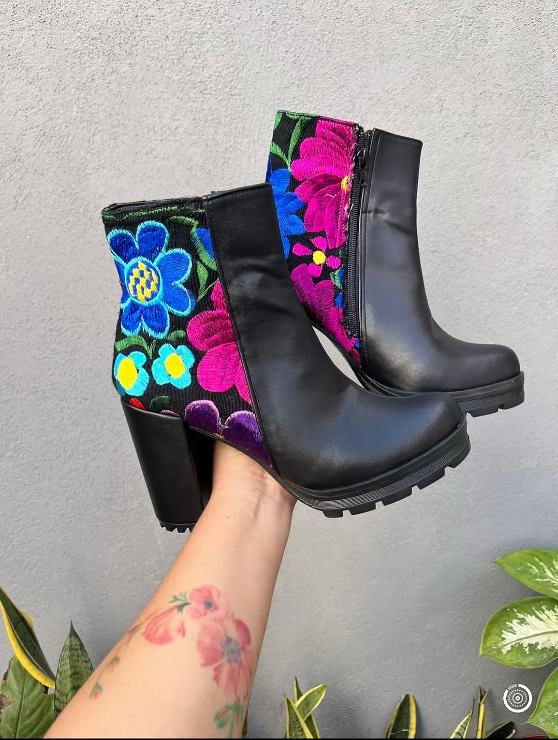 La Santa Art Mx Mexican Textile Goatskin Leather Boots with Floral Embroidery, 10 cm heel. Botas con textiles mexicanos.