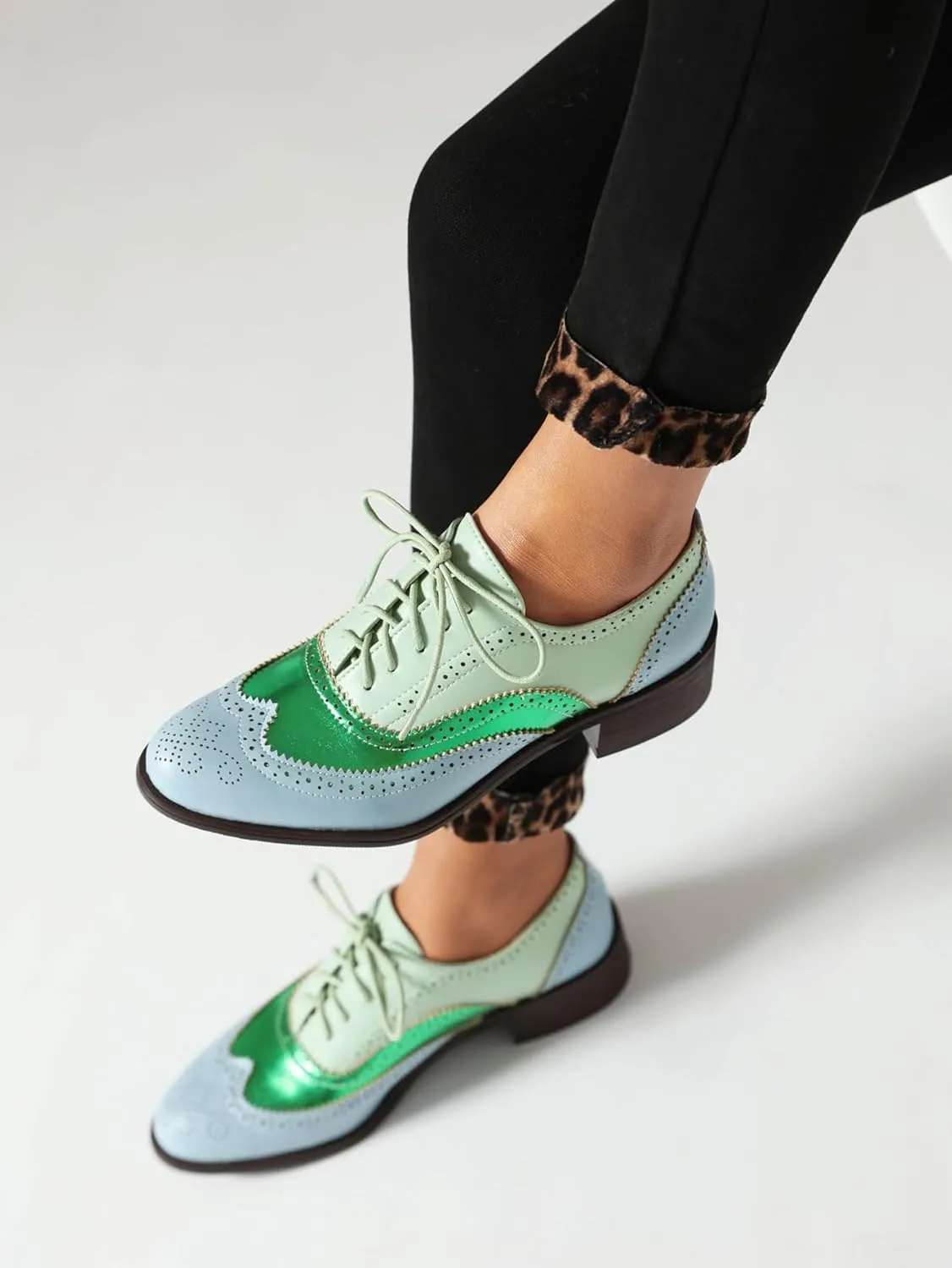 Lace-up Wingtips Oxford Shoes for Women Cutout Brogues Saddle Shoes