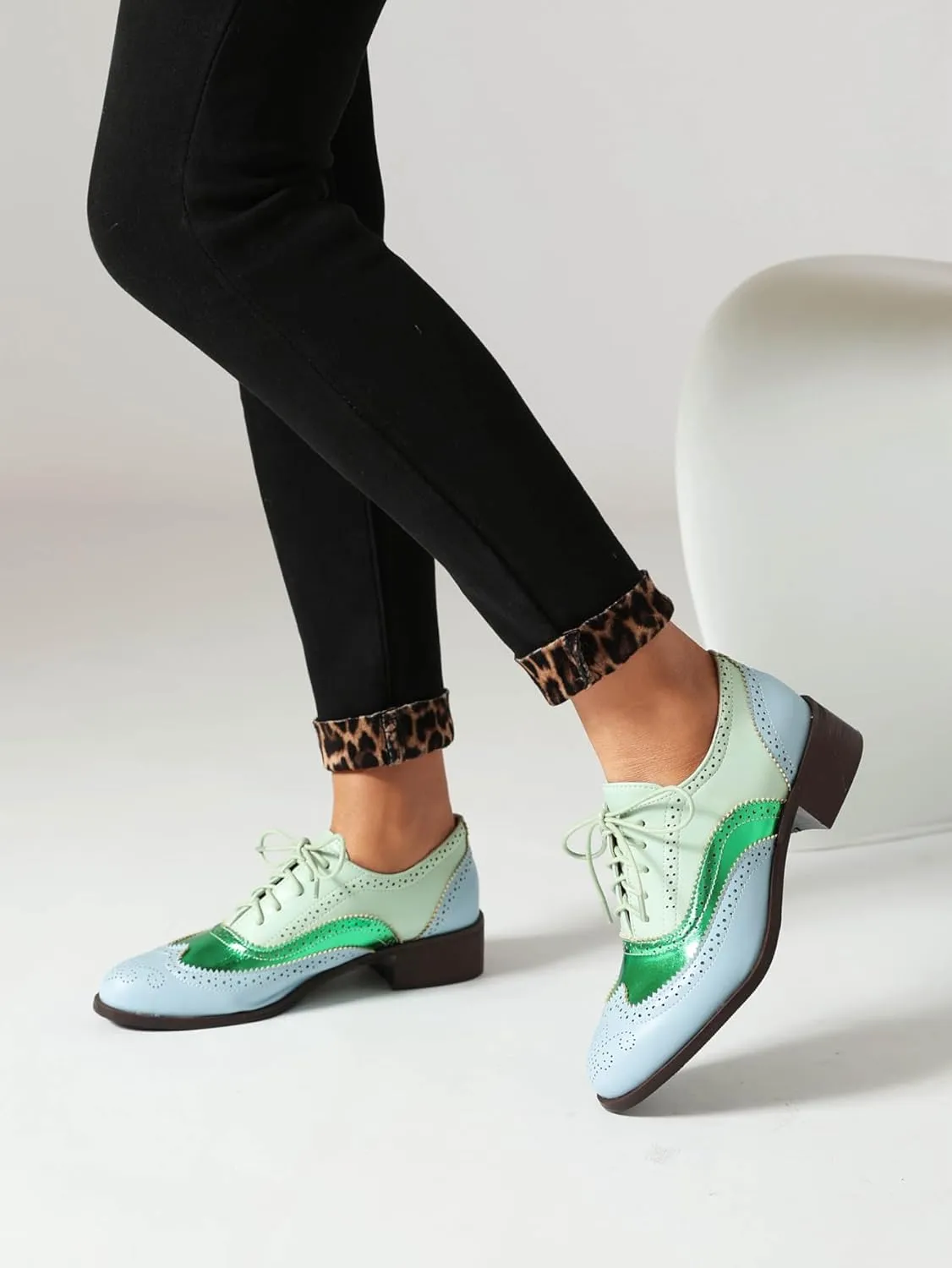 Lace-up Wingtips Oxford Shoes for Women Cutout Brogues Saddle Shoes