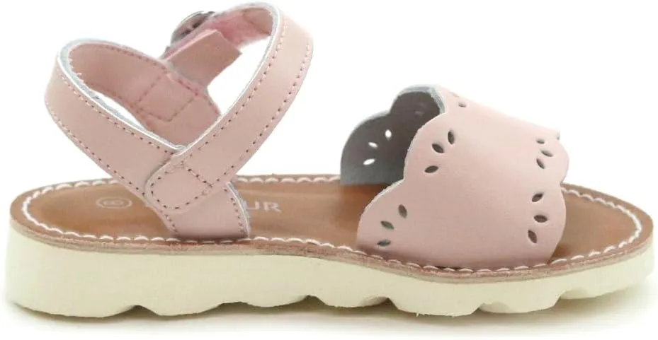 L'Amour Ella Scalloped Sandal | Girls Open Toe Fashion Sandals (Toddler/Little Kid)