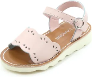 L'Amour Ella Scalloped Sandal | Girls Open Toe Fashion Sandals (Toddler/Little Kid)