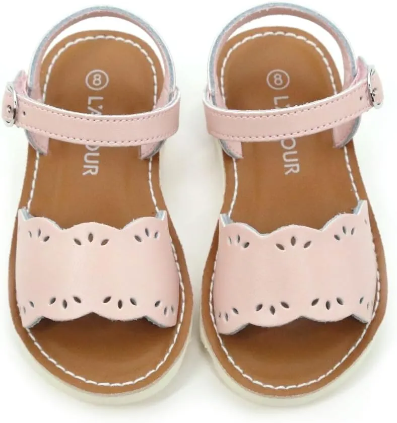 L'Amour Ella Scalloped Sandal | Girls Open Toe Fashion Sandals (Toddler/Little Kid)