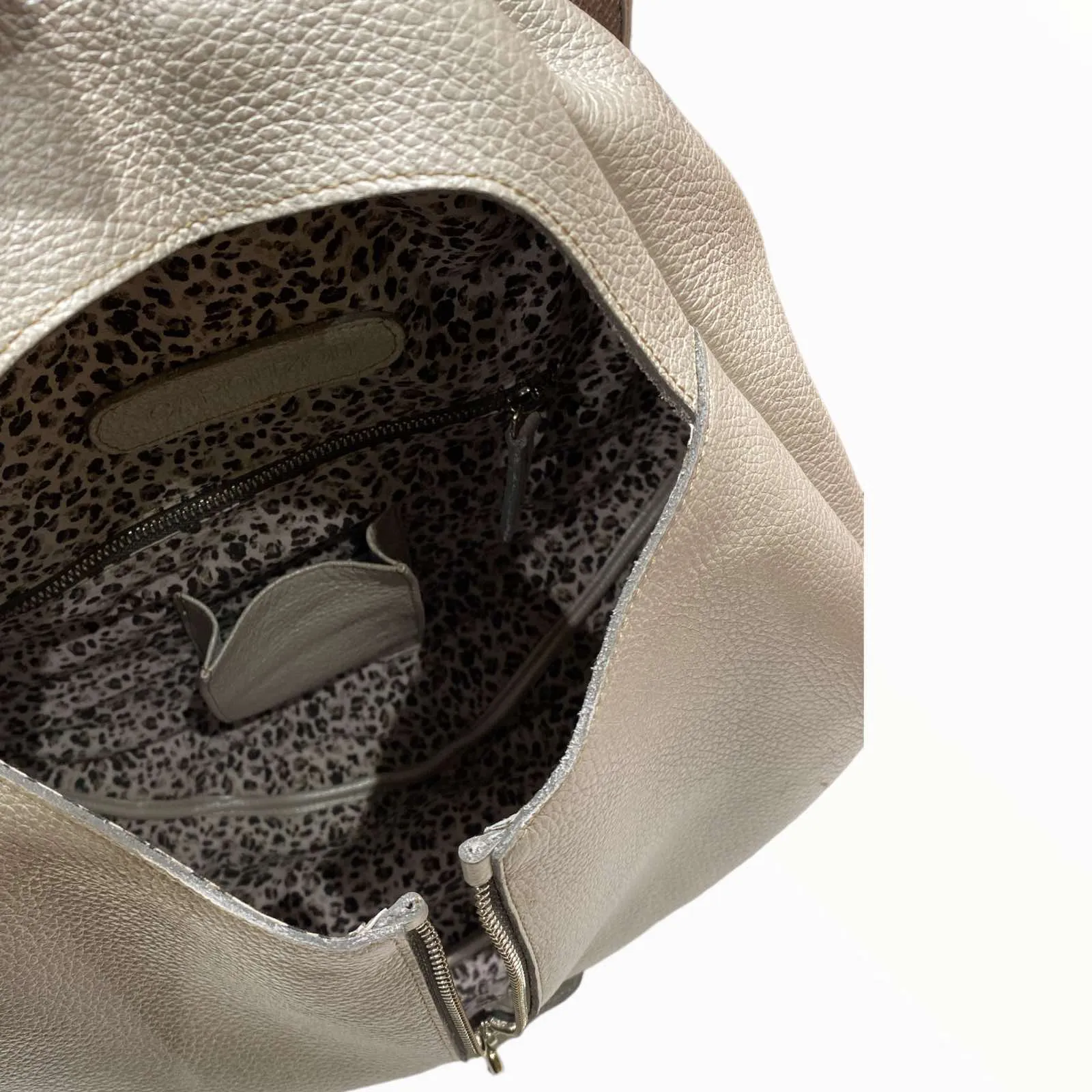 Lara. Pearl and silver leather backpack