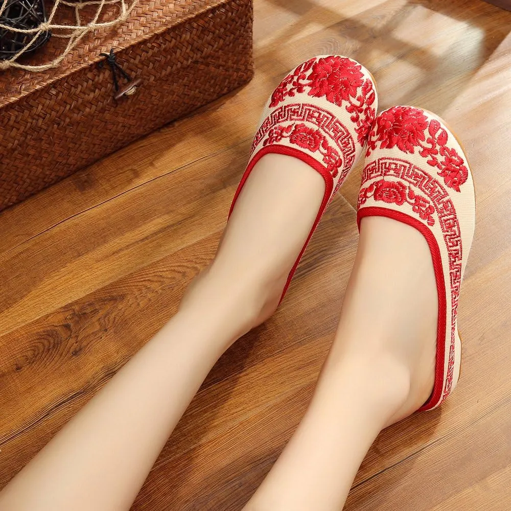 Qhome Womens Chinese Style Embroidery Round Toe Casual Walking Household Canvas Slippers