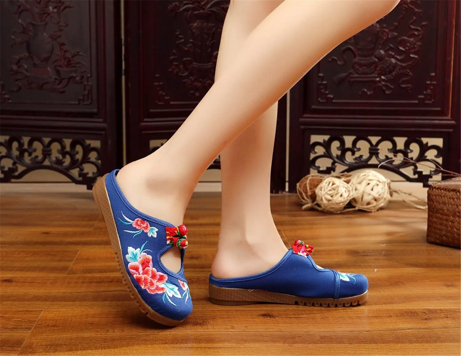 Qhome Women's Floral Embroidery Comfortable Casual Canvas Mules House Slippers Oxford Shoes