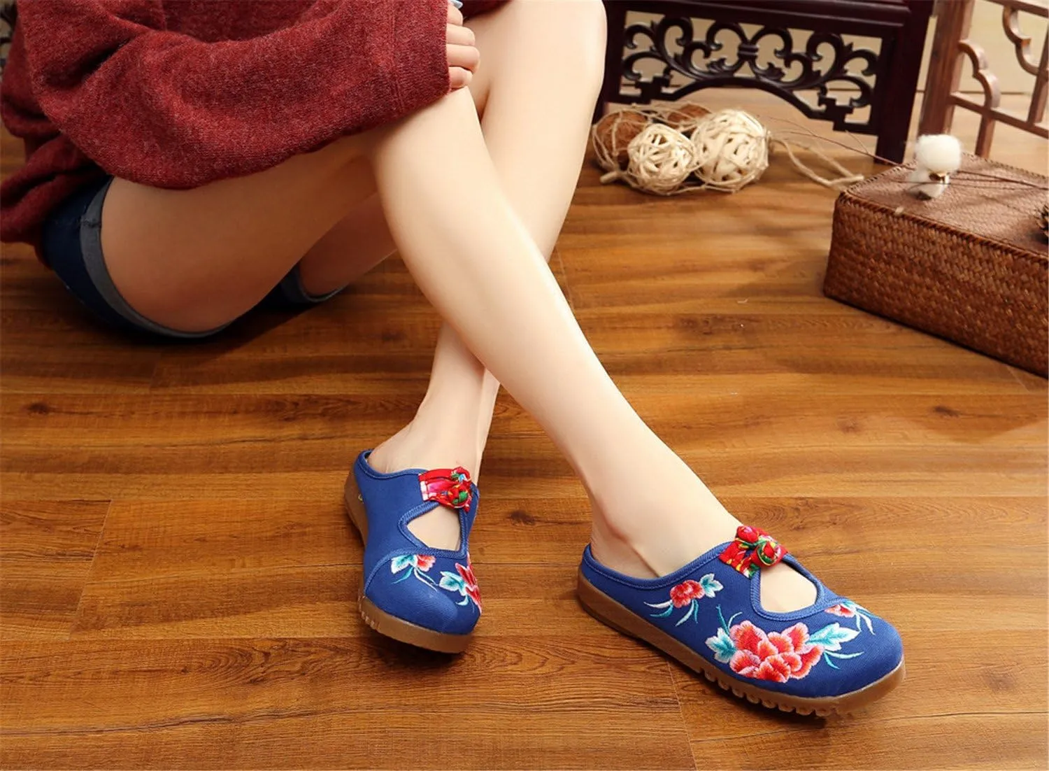 Qhome Women's Floral Embroidery Comfortable Casual Canvas Mules House Slippers Oxford Shoes
