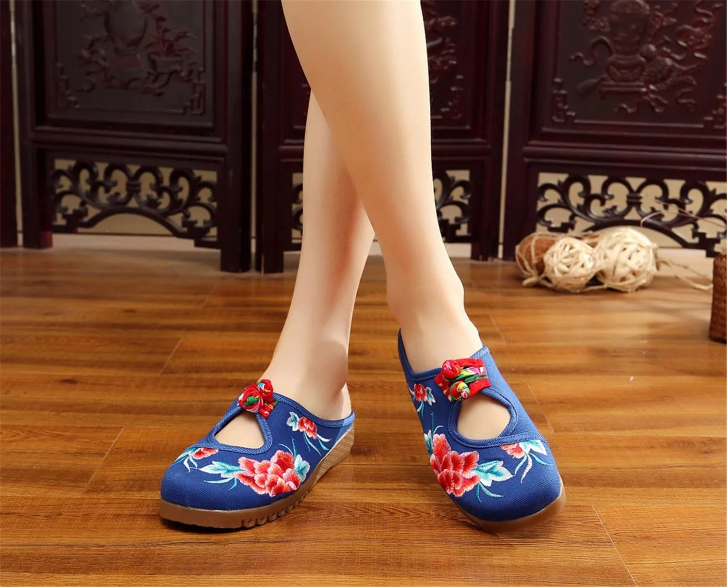 Qhome Women's Floral Embroidery Comfortable Casual Canvas Mules House Slippers Oxford Shoes